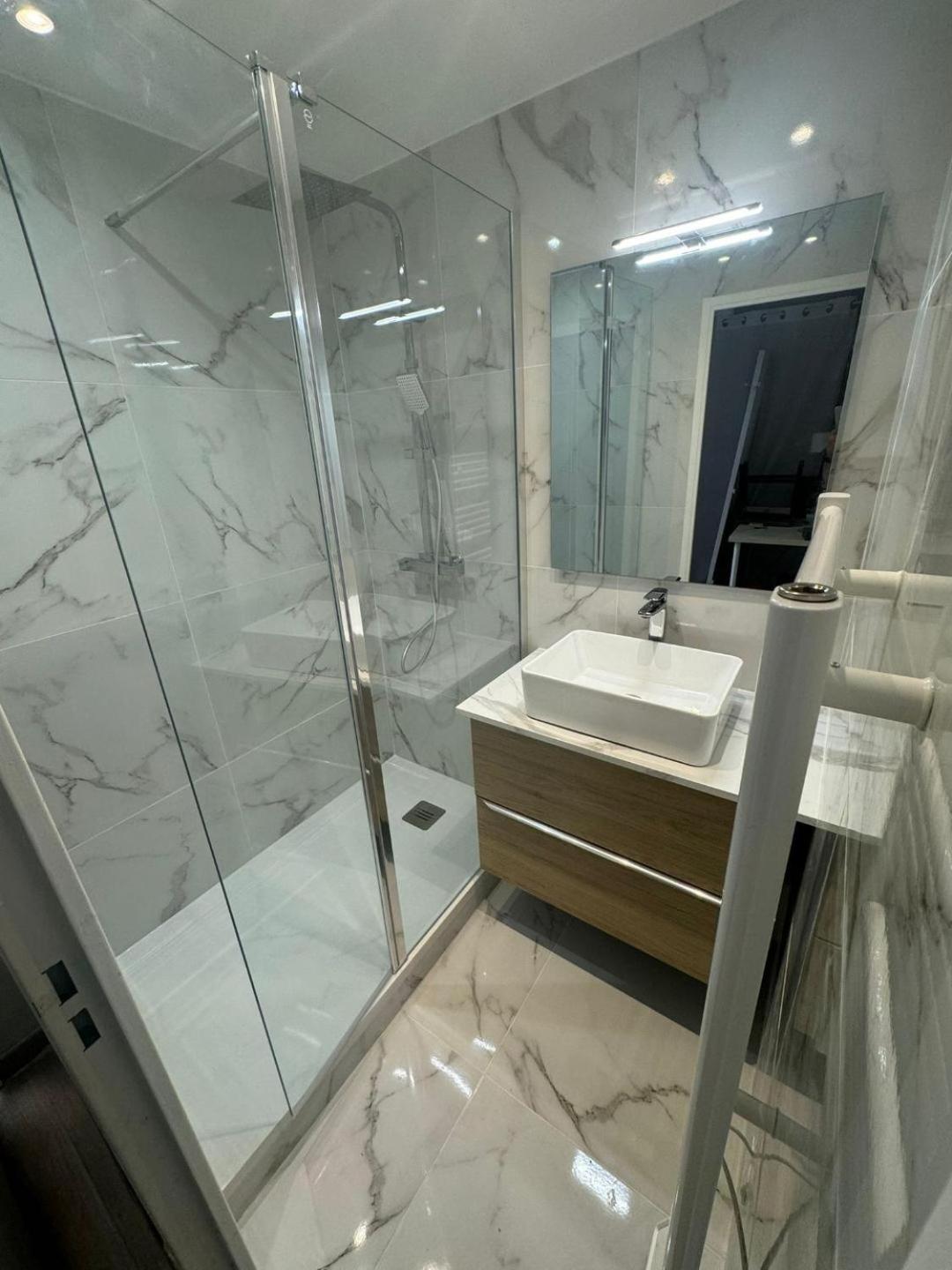Appartement 2 Pieces En Etage Eleve, Centre-Ville Au Calme, Petite Vue Mer Nice Exterior photo